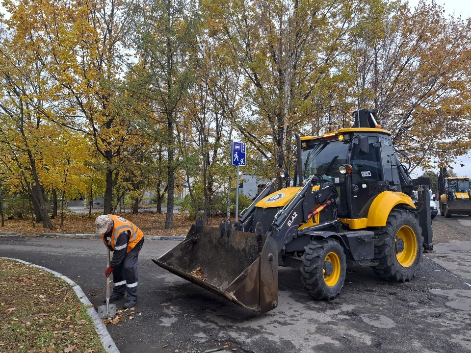 Электростальцы стали чаще просить убрать мусор с придорожной полосы