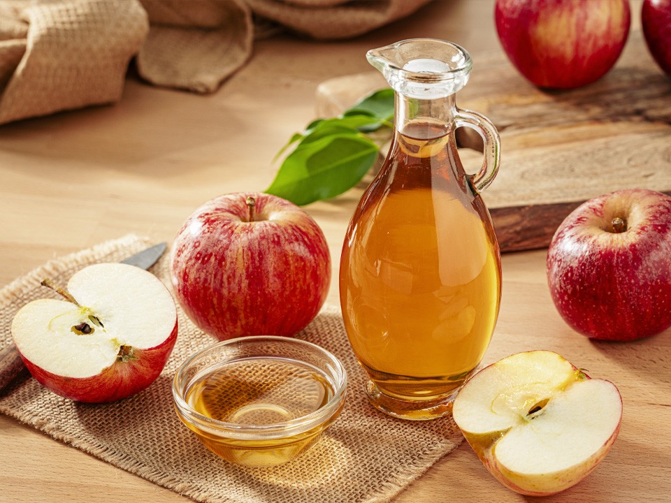 Внутрь и на лицо: пять чудодейственных свойств яблочного уксуса