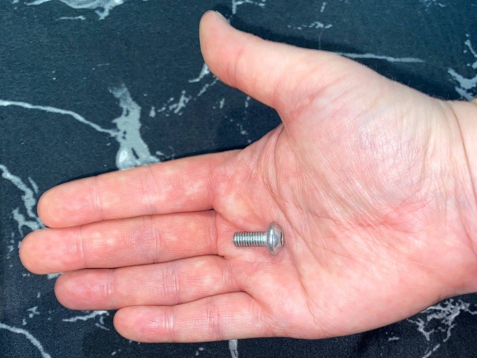 Опасную находку обнаружили жители у мусорной площадки в Яропольце