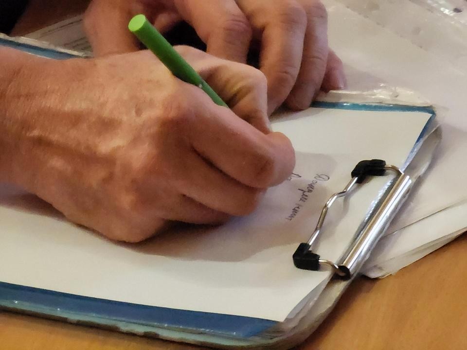 Управляющая компания проведет замеры и наладит отопление в одном из домов в Химгородке