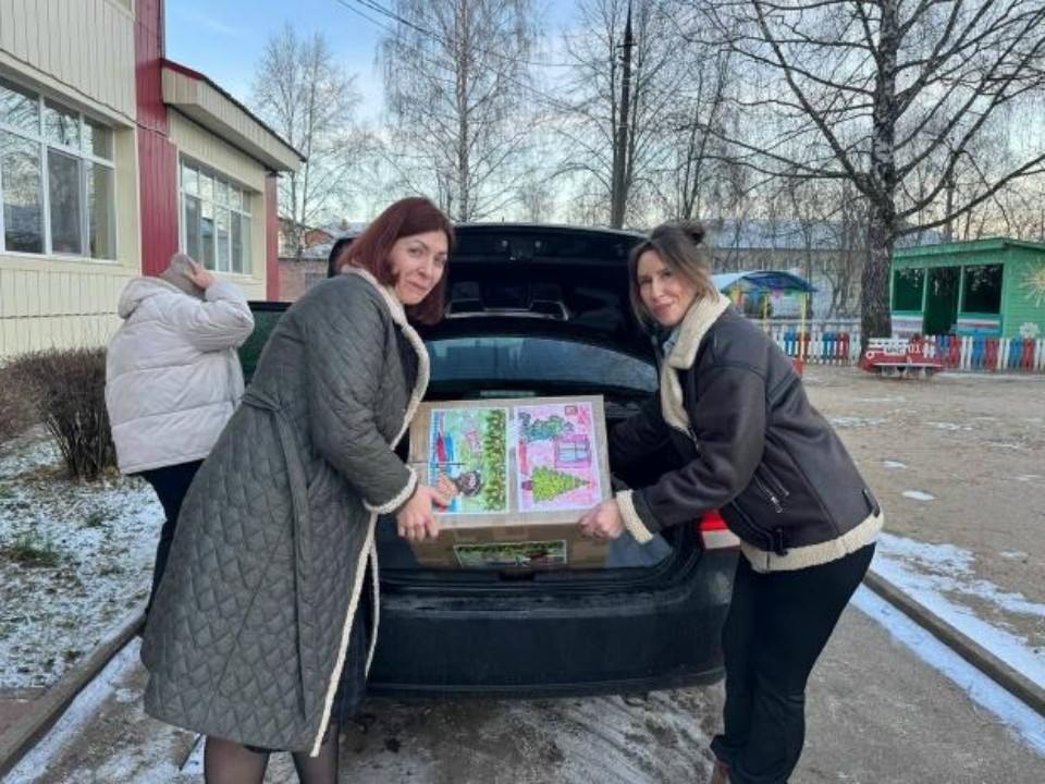 Своими руками: дошкольники и педагоги из детского сада «Звездочка» отправили праздничные посылки бойцам СВО