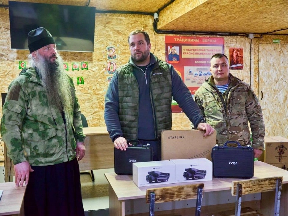 Глава Чехова и участник проекта «Герои Подмосковья» привезли груз помощи военным