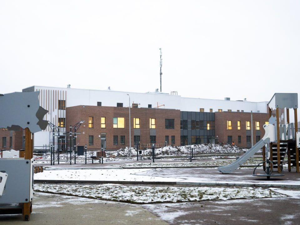 Обустройство фасада и отделка помещений: в ЖК «Егорово парк» продолжается строительство детсада