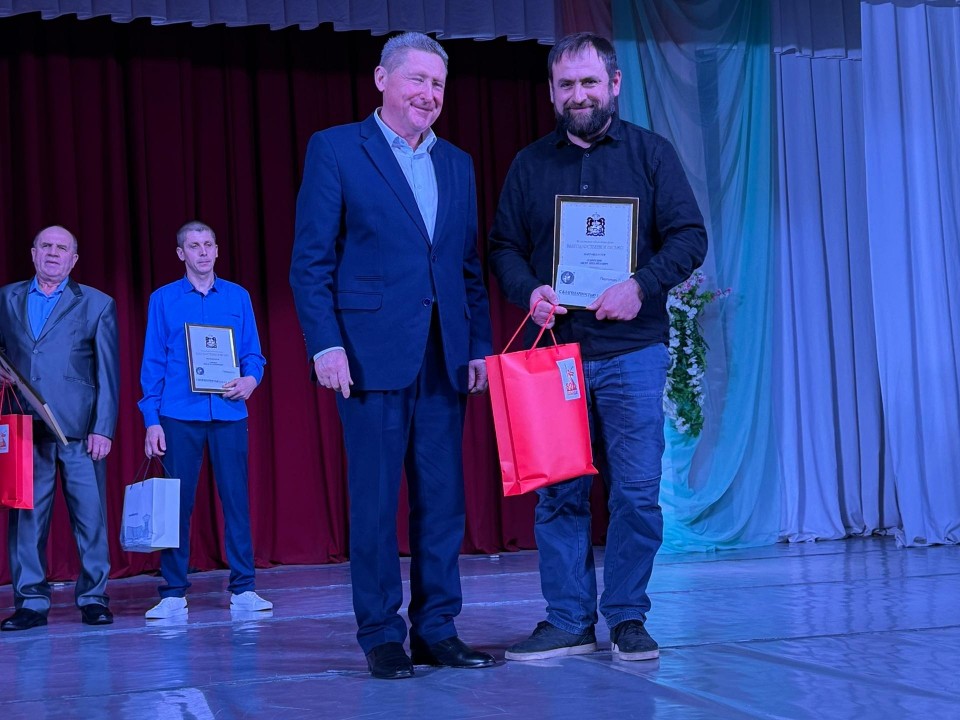 Аграрии вышли в свет: во Дворце культуры Зарайска наградили лучших специалистов сельского хозяйства и устроили для них концерт