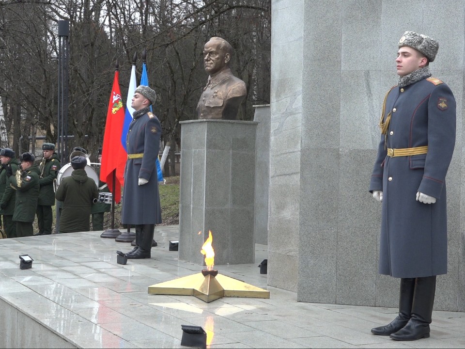 В День Героев Отечества во Власихе установили памятный камень в честь погибших бойцов СВО
