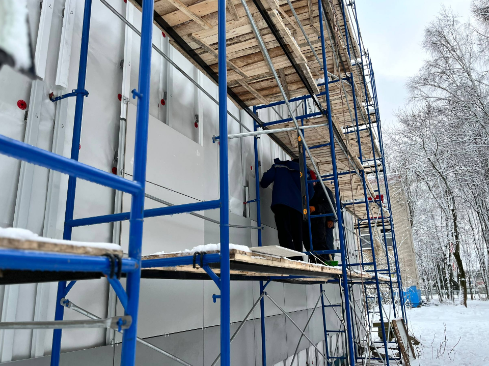 Капитальный ремонт школ в Лобне не остановится на новогодние каникулы