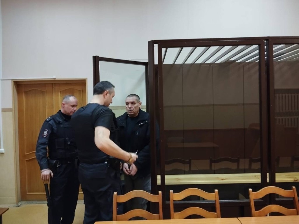 Нож, мат и пьяные угрозы: суд поставил точку в деле о дебоше на детской площадке в Клину