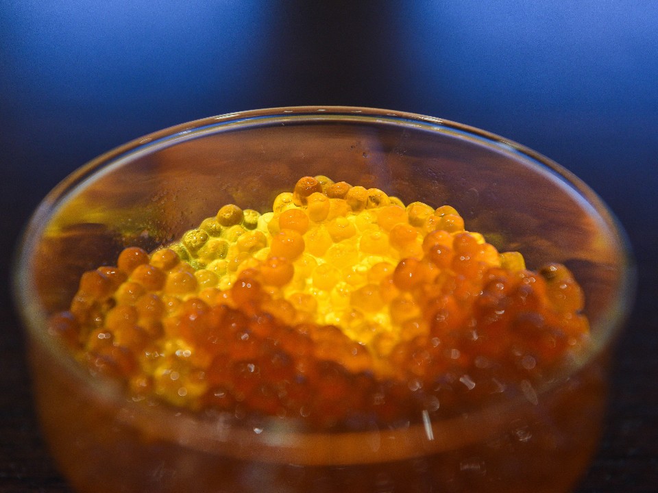 Красную икру хоть ложкой жуй: почему деликатес стали покупать сразу по полкило