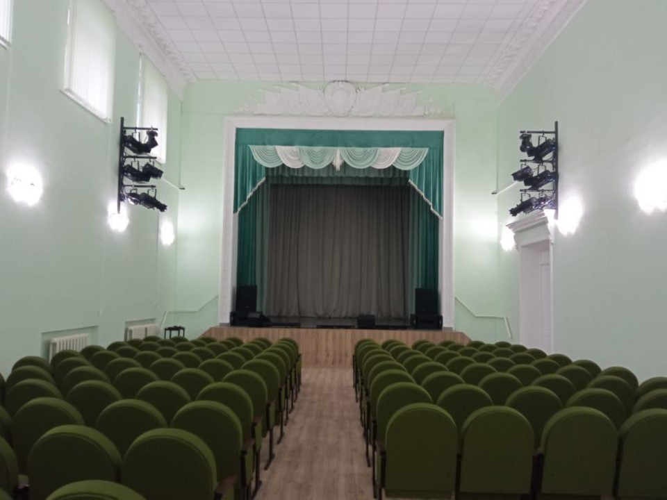 Сцена ждет артистов: в Березнецове открылся обновленный Дом культуры с новым оборудованием