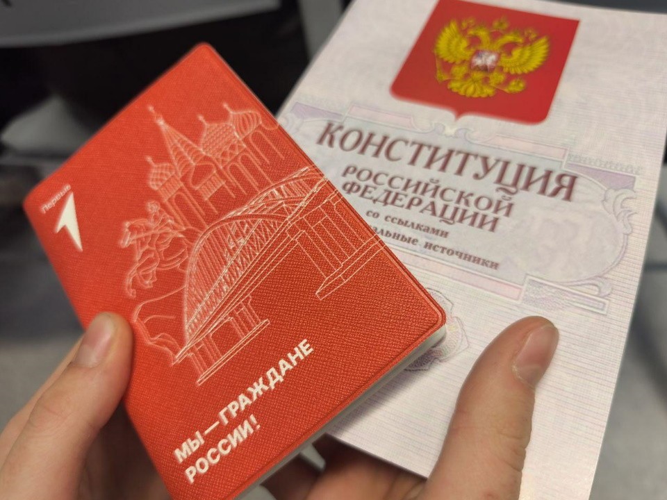 «Мы — граждане России!»: Школьники получили первые паспорта в Лосино-Петровском