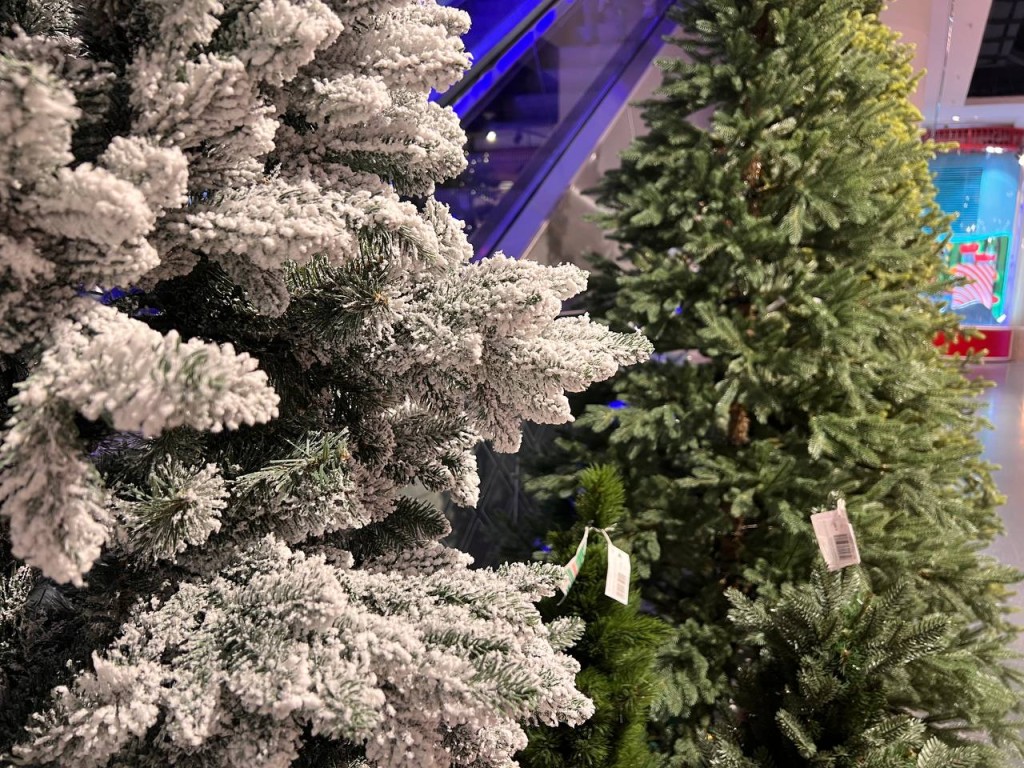 Аллергия на Новый год: что делать, когда вы чихаете от елки и мишуры