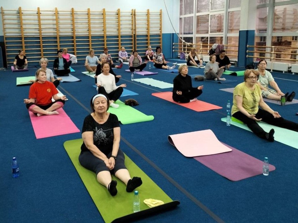 Душа и тело в гармонии: в Мытищах йога вошла в топ активностей для пенсионеров