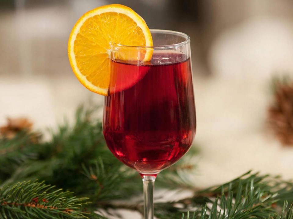 Без шампанского, но со вкусом: рецепты безалкогольных коктейлей на Новый год