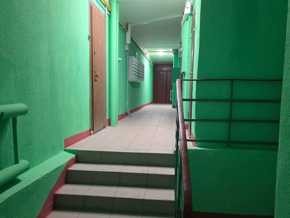 Энергосберегающий свет и новые двери: детали обновления подъездов в Лыткарине