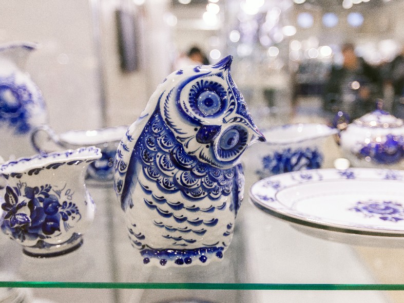 Лучшая наживка для туриста: почему путешественники охотнее всего «клюют» на гжель и палех