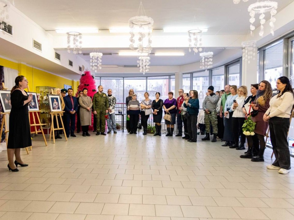 В День Героев Отечества открылась выставка о семьях лобненских бойцов СВО