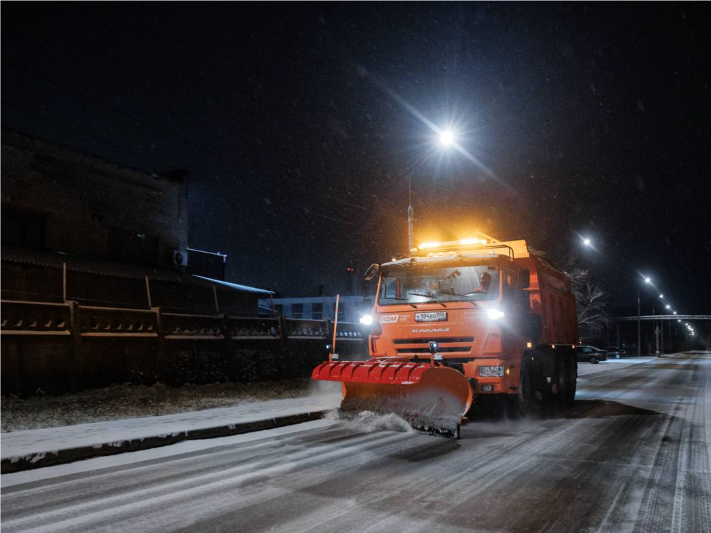 Коммунальщики Дубны перешли на усиленный режим работы из-за ночного снегопада