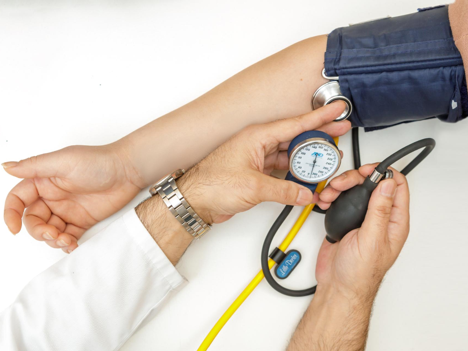 Телемедицина теперь доступна для хронических пациентов: как получить удаленную консультацию и помощь при обострении