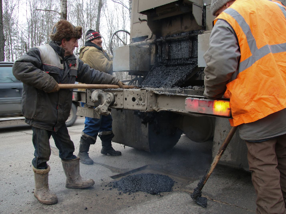 Жителям назвали сроки восстановления дороги в Болотном переулке