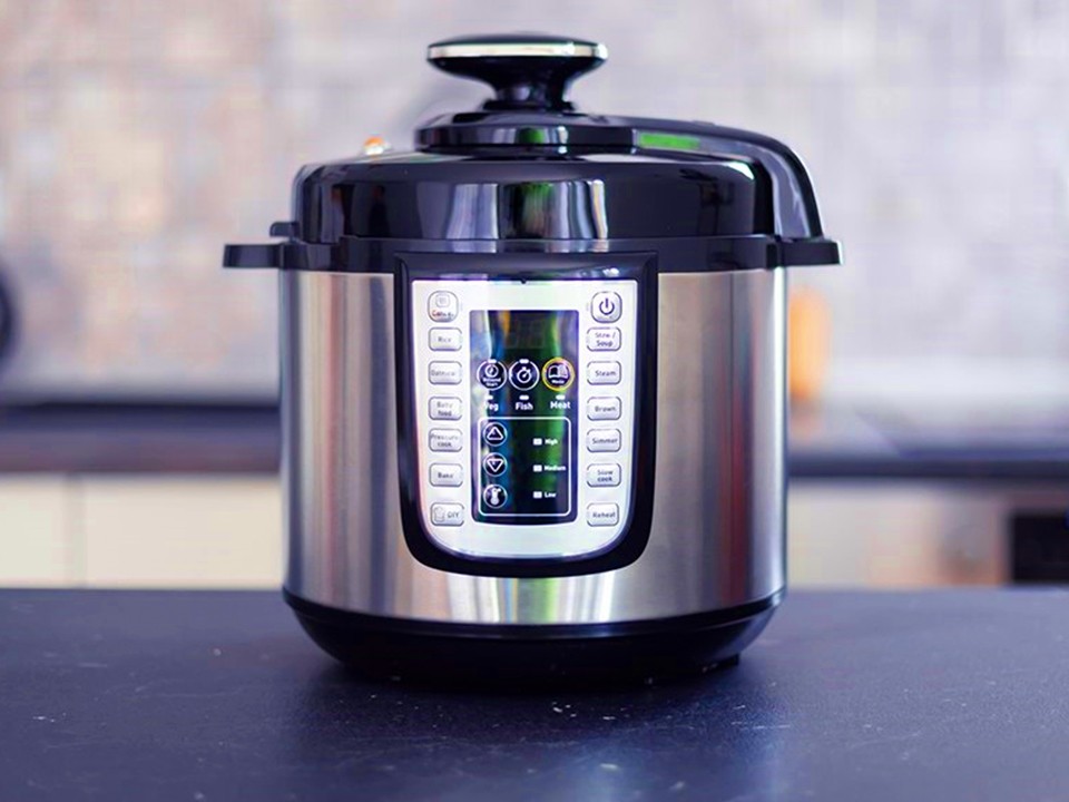 «Муж на час» рекомендует: как очистить мультиварку с помощью кастильского мыла и лимонных корок