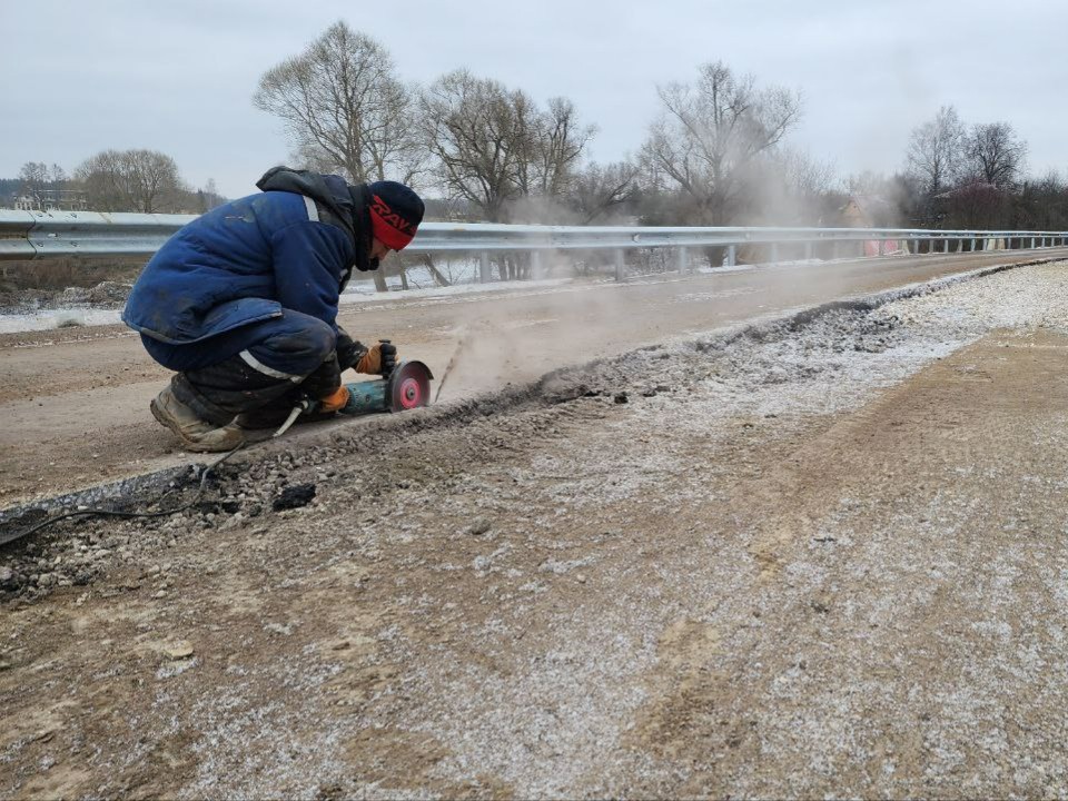 «Добродел» в действии: коммунальщики Лотошина починили «убитую» дорогу в Монасеине