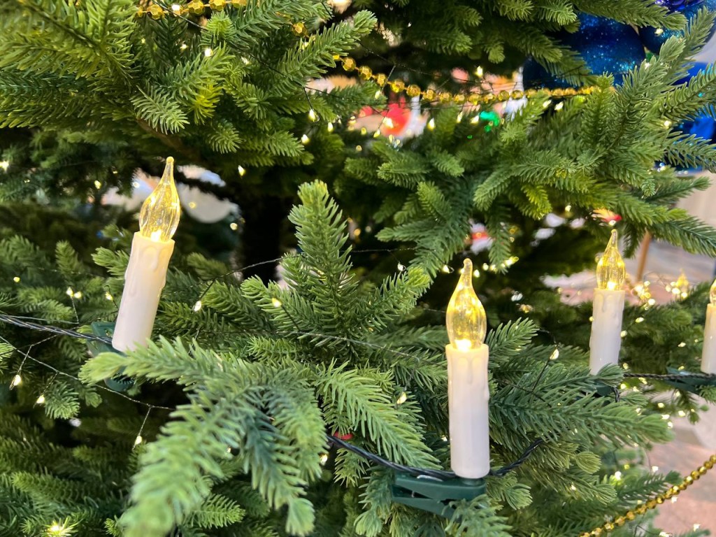 Чтобы елка не стала факелом: проверьте свои ошибки при установке главного новогоднего украшения