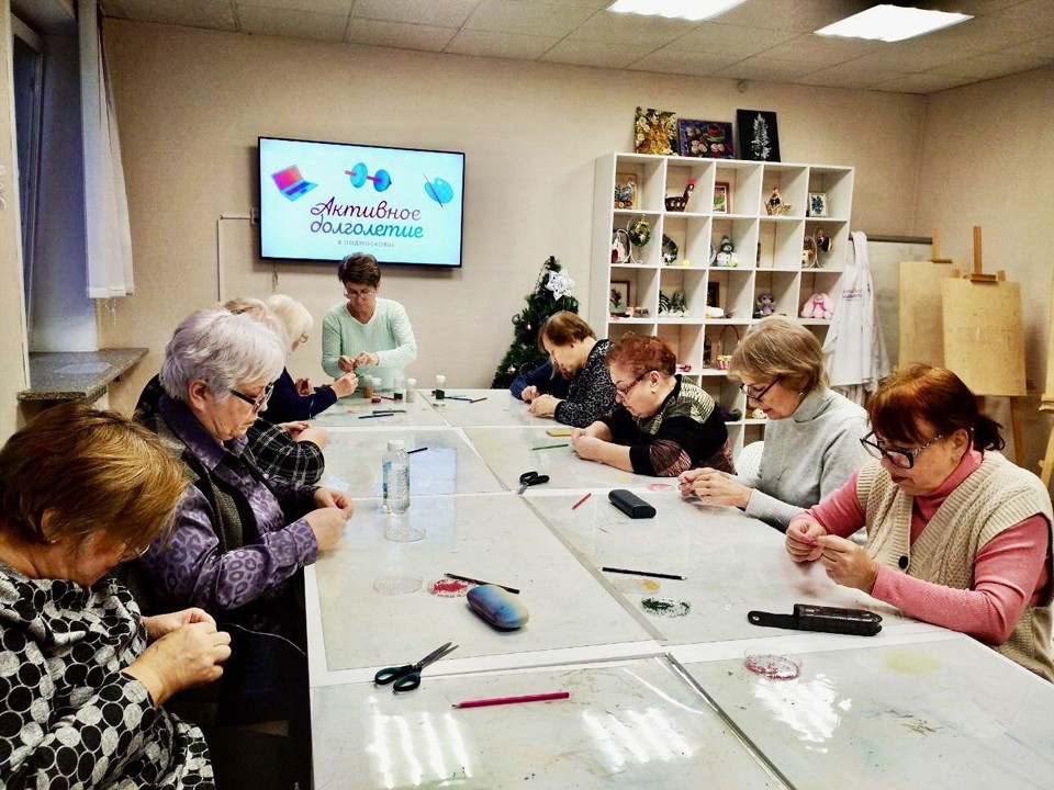 Щелковские пенсионеры открыли секрет идеальных новогодних украшений