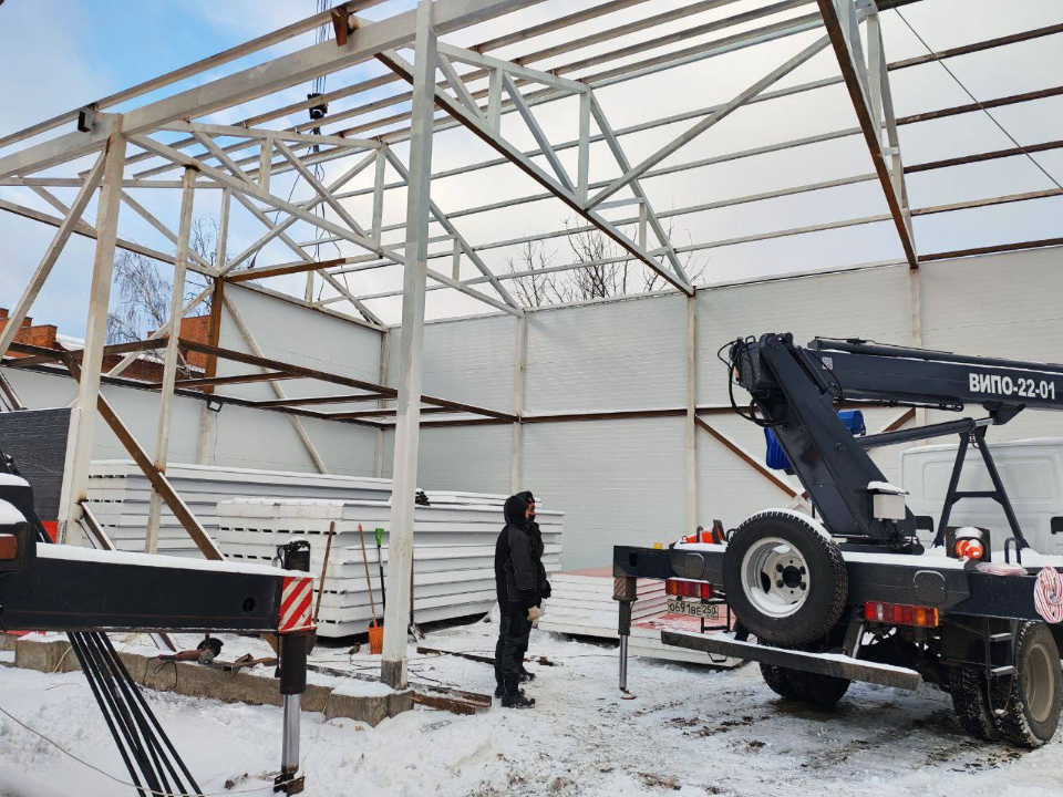 В Лобне начали строительство ангара для хранения техники и инвентаря