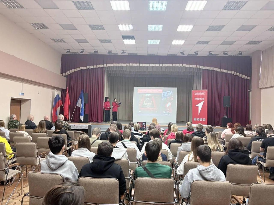 В Сергиевом Посаде прошли уроки мужества: студентам рассказали о Дне Неизвестного солдата и важности памяти о подвигах