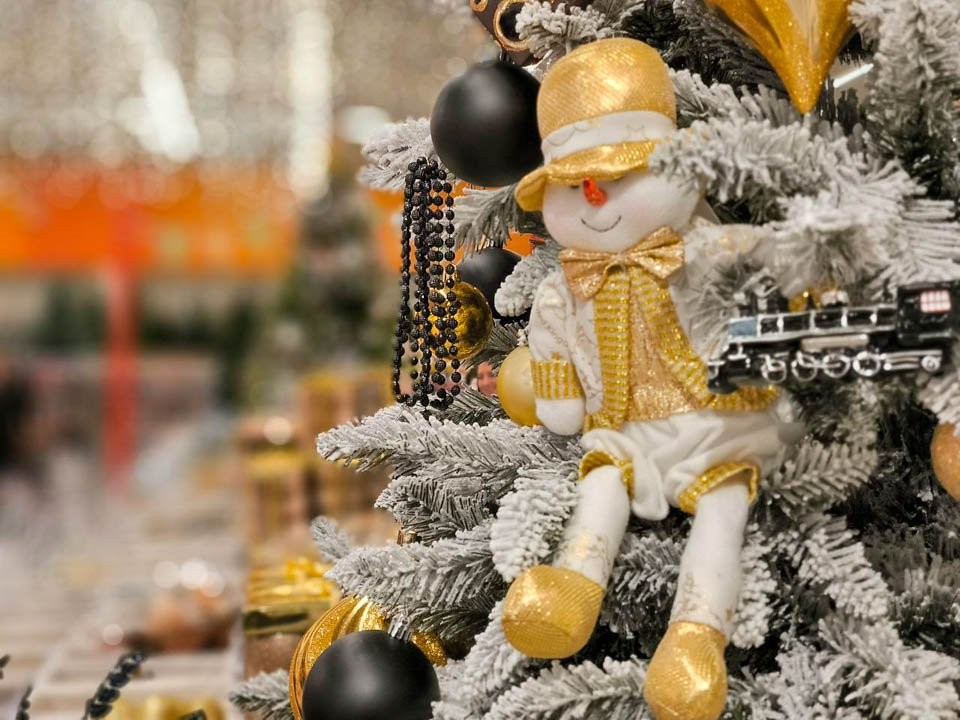 Что нельзя вешать на елку: в МЧС назвали самые рискованные украшения