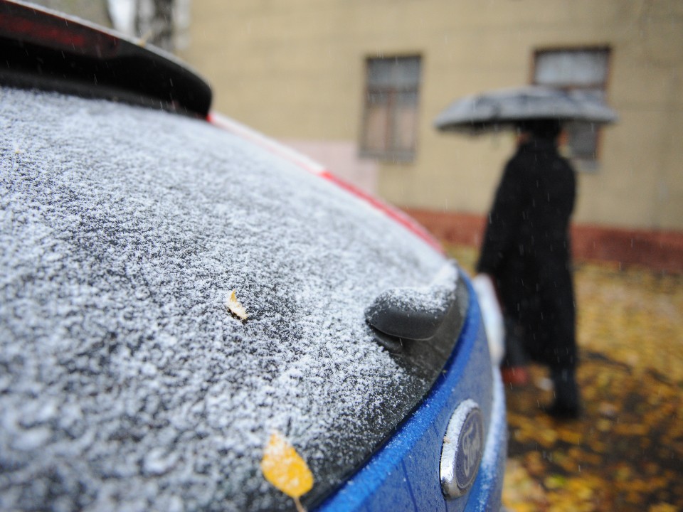 Солнечногорск проснулся под снегом: водителям советуют снизить скорость