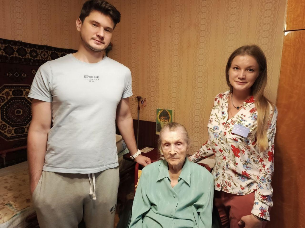 Красногорский врач-онколог приехал на дом к маломобильным пациентам