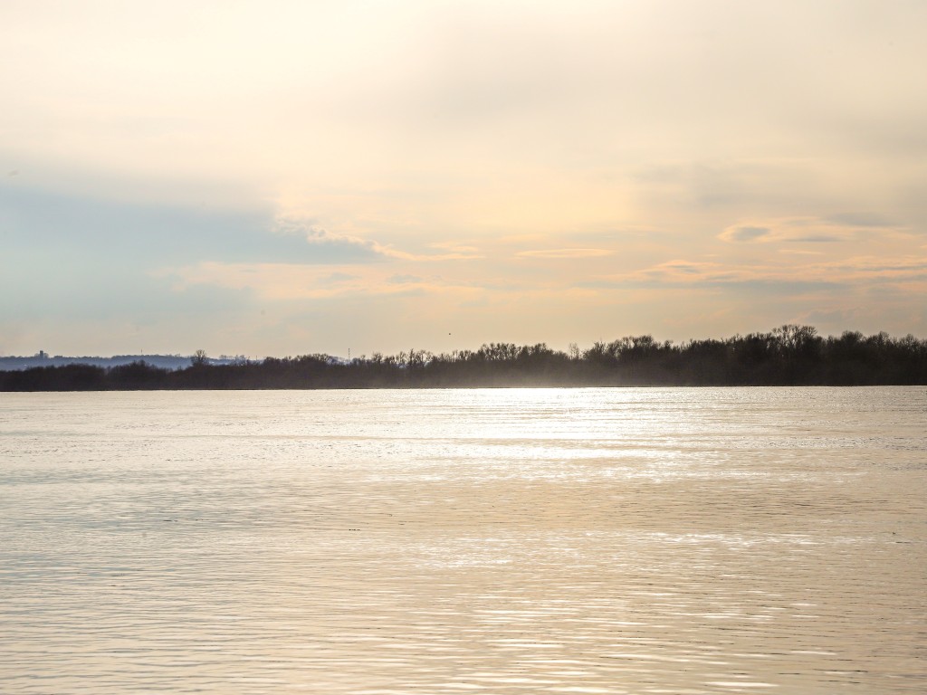 Оку в Кашире на рубеже зимы выбирают для тренировок любители каякинга