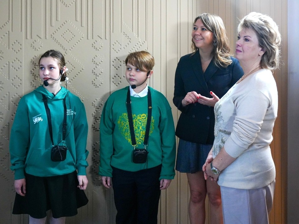 Ученица клинской гимназии провела экскурсию в Национальном центре «Россия»