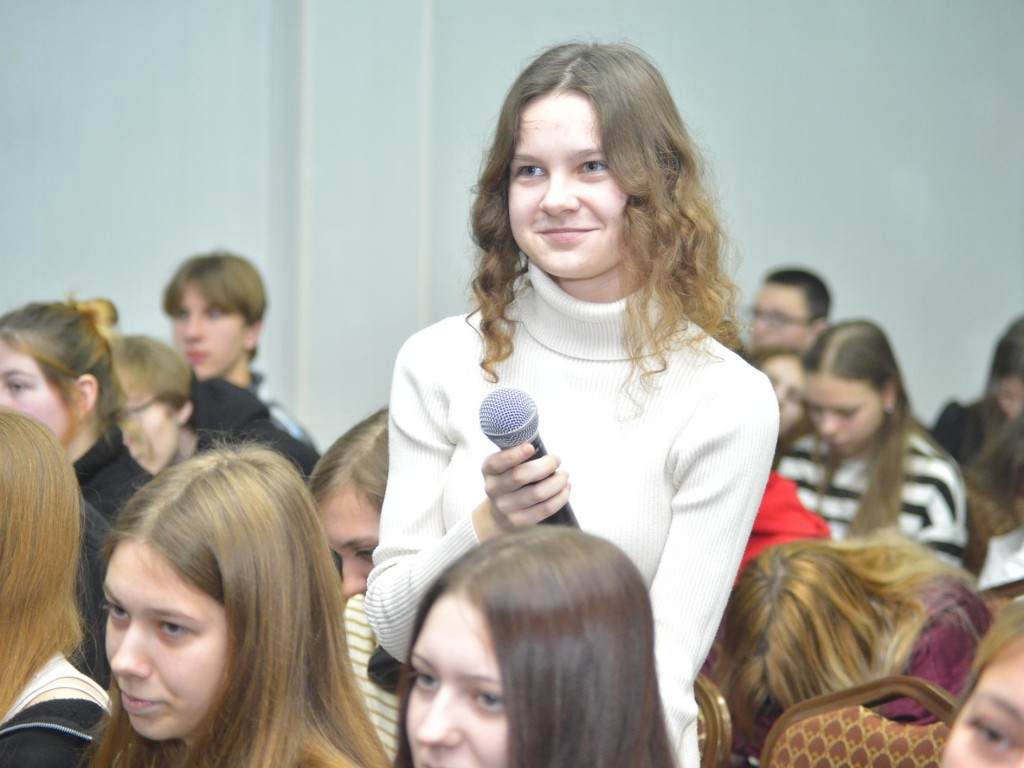 Врачи, инженеры, депутаты — все в одном зале: в Шатуре помогали школьникам с выбором профессии