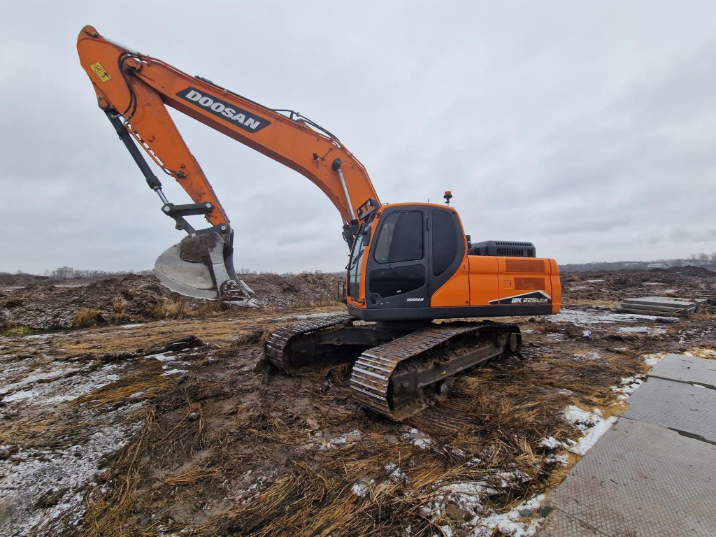 Площадку для строительства ледового дворца начали готовить в Воскресенске