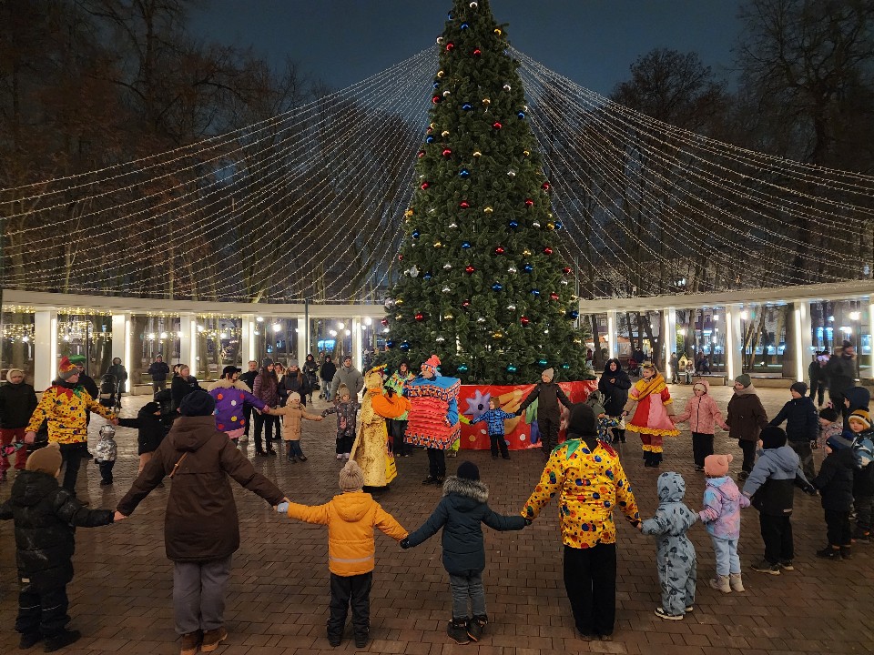 Открытие катка, зажжение елки и любимые сказочные персонажи: как в Подольске дали старт зимнему сезону