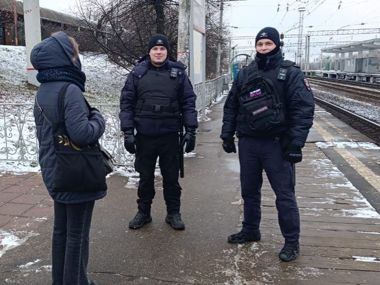 Полицейские и детский омбудсмен напомнили о смертельной опасности железной дороги