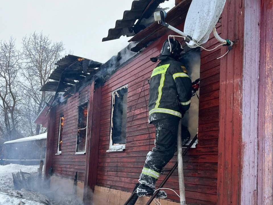 Герои без должностей: как подмосковные добровольцы борются с огнем и спасают жизни наравне с пожарными
