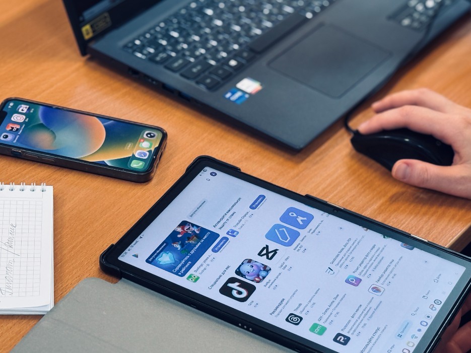 Нейросеть — помощник, но не сейф: можайцам напомнили, что нельзя загружать в ИИ