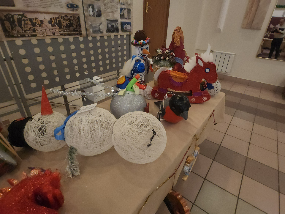 Главную елку Долгопрудного украсят игрушки финалистов конкурса