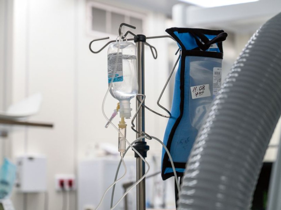 Скрутило прямо на выставке: как врачи спасли художника от смерти