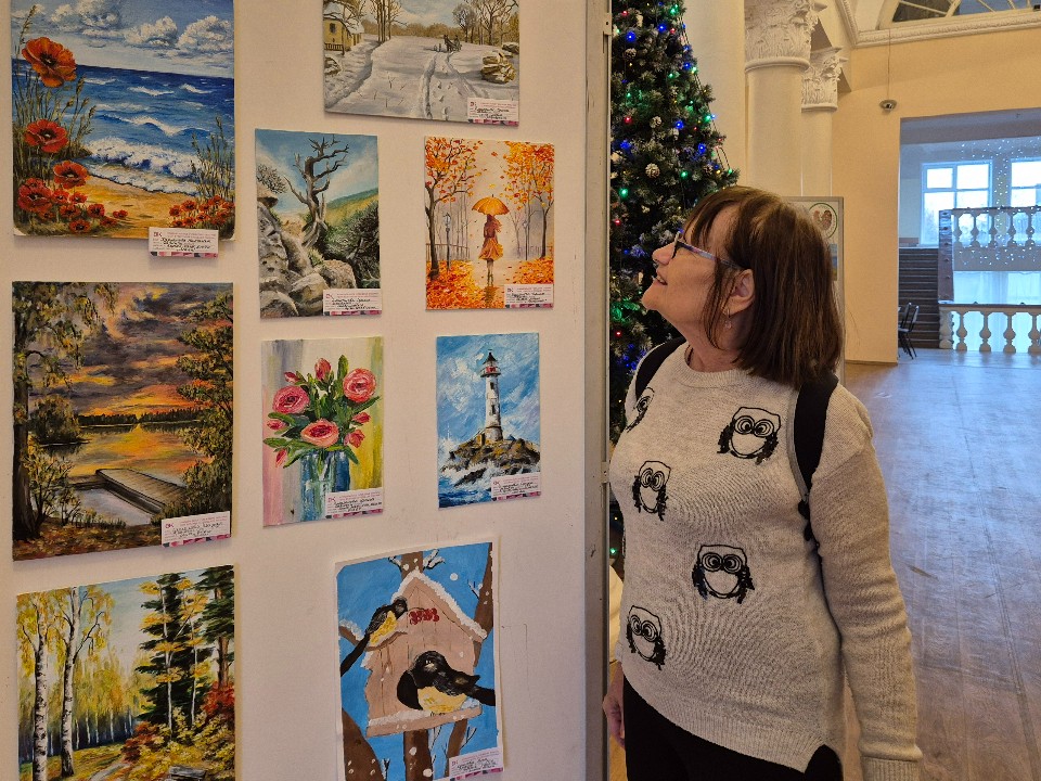 Волшебство начинается: жителей округа пригласили на выставку картин о зиме в Лотошинском крае