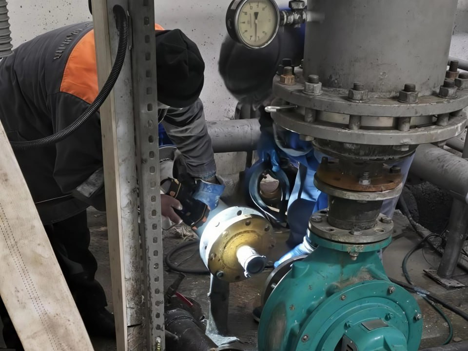 Сотрудники «Водоканала» ликвидировали 51 засор: как не превратить унитаз в источник бед