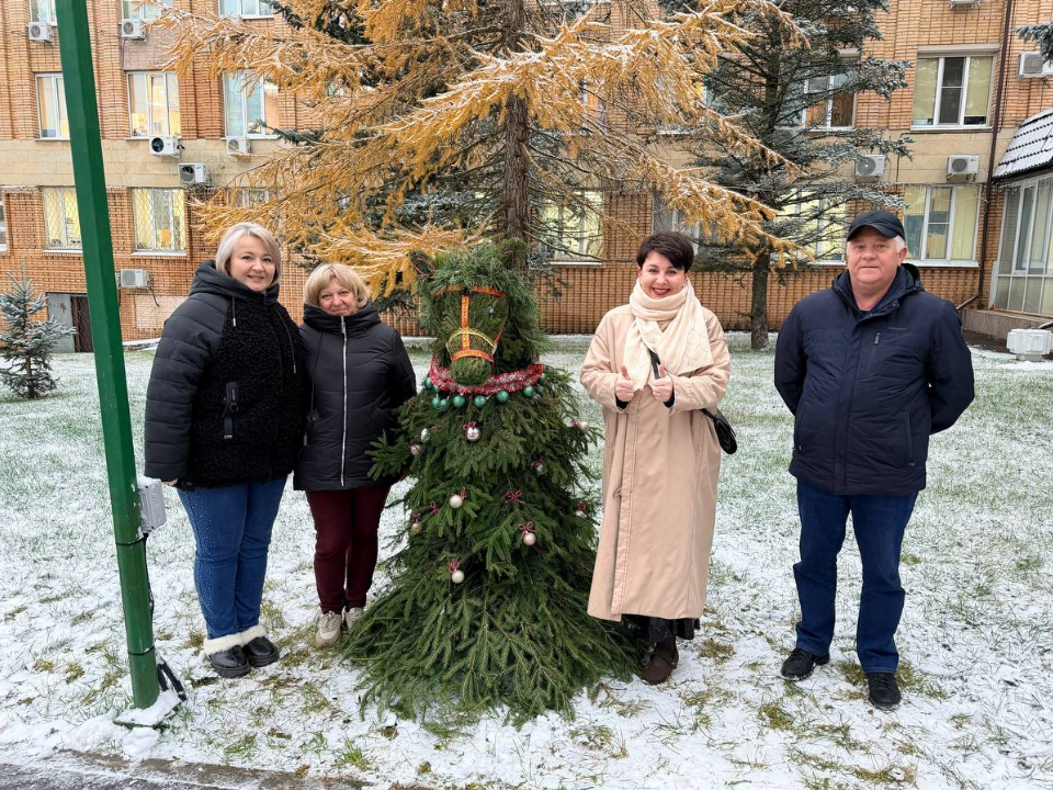 Лошадь со Спутника поборется за звание самой креативной елки