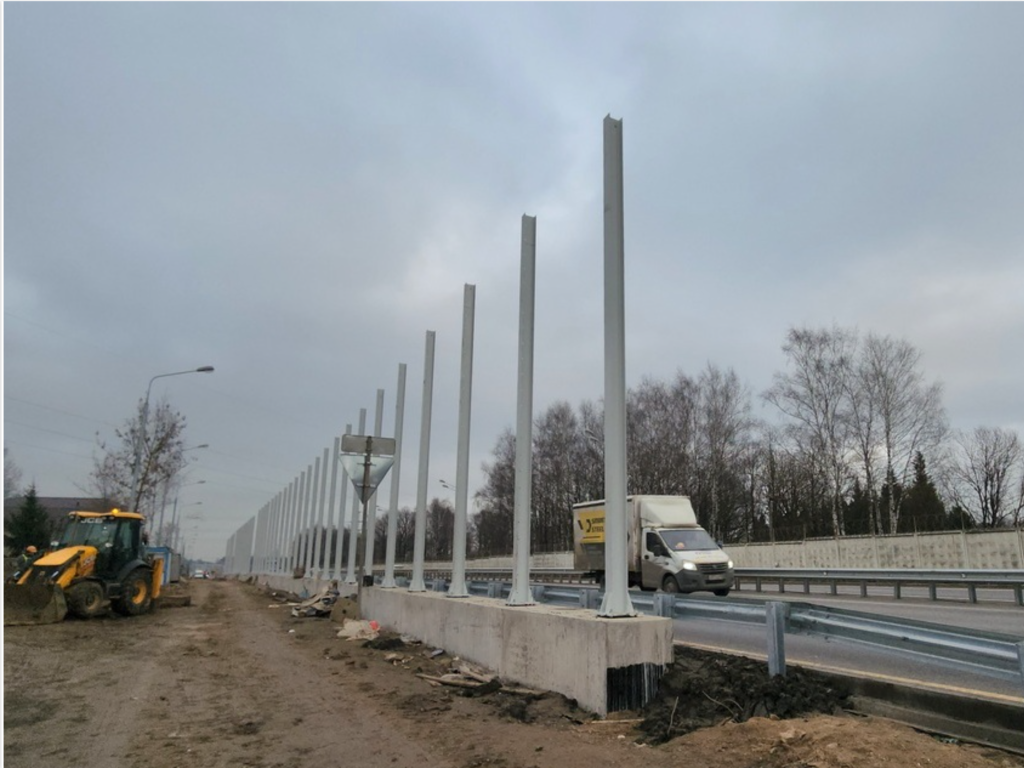 Шумозащитные экраны начали ставить на обновленном Афанасовском шоссе