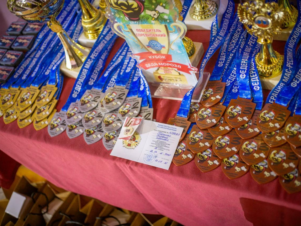 Более 210 спортсменов собрал юбилейный Кубок Деда Мороза по мас-рестлингу в Люберцах