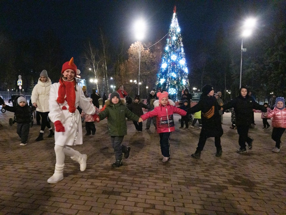 В Лыткарине открыли зимний сезон на центральной площади округа