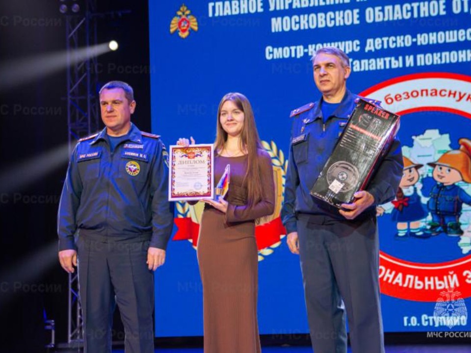 Танец с огнетушителем: в Ступине артисты показали творческие номера о пожарных