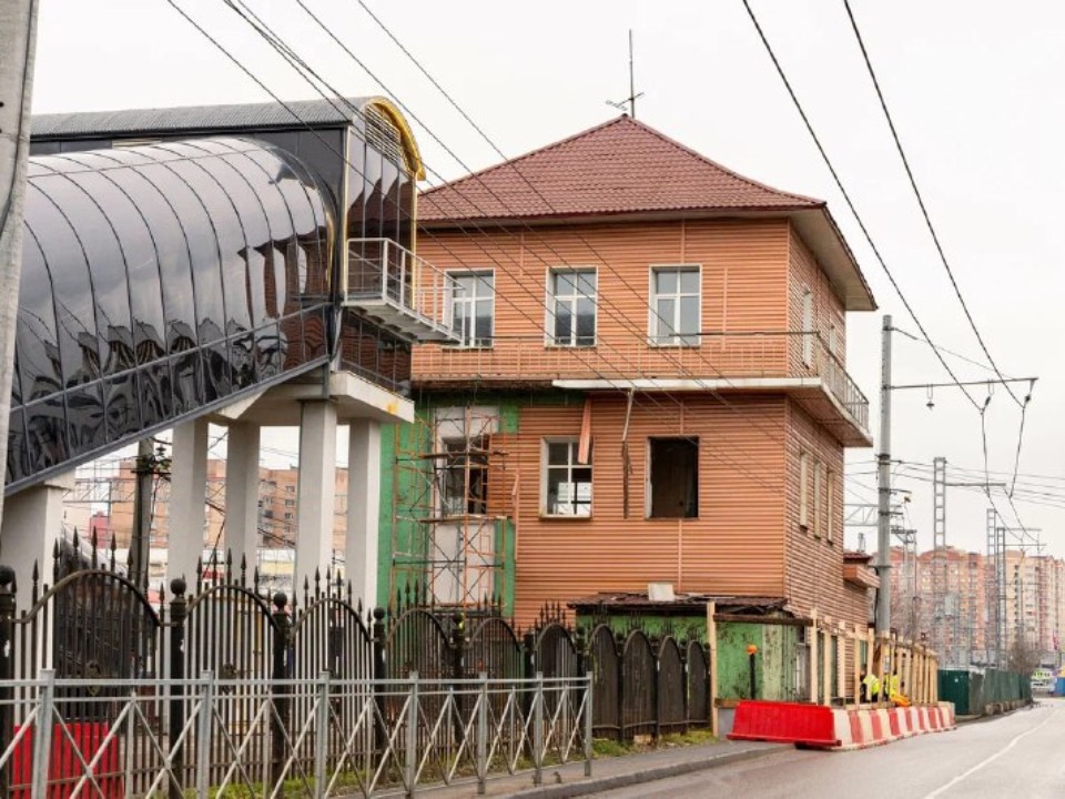 Демонтаж административного здания РЖД на станции Лобня завершат до Нового года